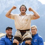 Nick Alpiger gewinnt das 113. Innerschweizer Schwing- und Älplerfest in Flüelen. (KEYSTONE/Alexandra Wey)