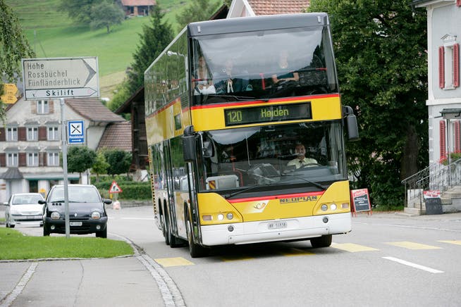 Der Bus der Linie 120 fährt zwischen Heiden und St.Gallen. Bei der Fahrt von Eggersriet Post nach St.Gallen hat ein Postauto in der Nacht auf Sonntag nicht überall gehalten. (Bild: Reto Martin (Eggersriet, 13. August 2010)) 