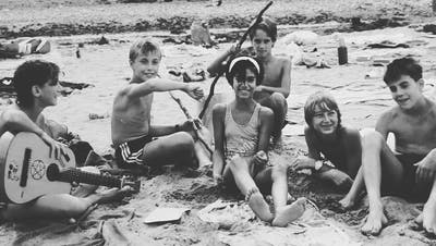 Tobi Gmür (ganz rechts) 1986 im Sommerlager in Malvaglia. (Bild: PD)