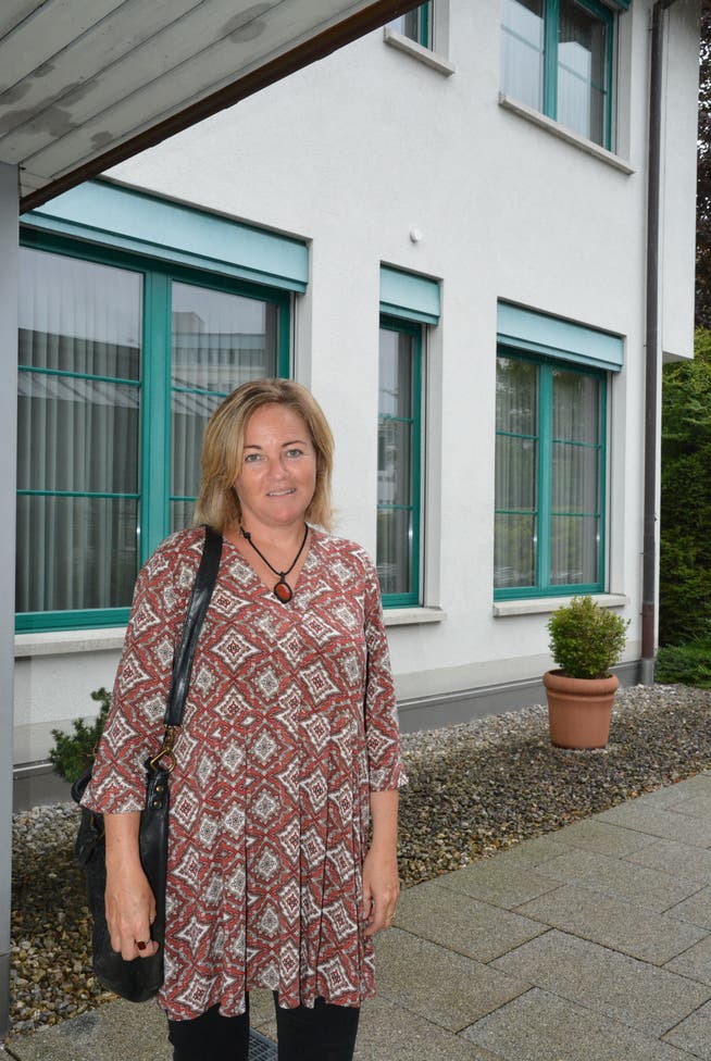 Nadja Rechsteiner, Geschäftsführerin der Kinderbetreuung Herisau, vor dem neuen Standort an der Schwellbrunnerstrasse. (Bild: Mea McGhee)