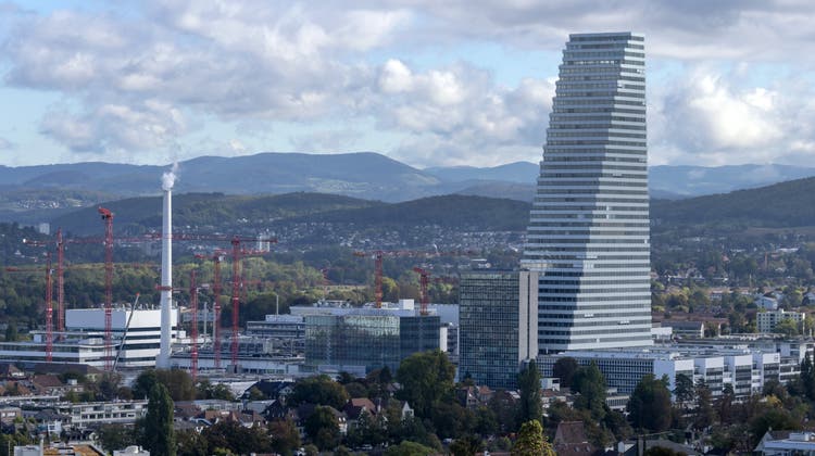 Hoch hinaus: Roche erweitert seinen Basler Hauptsitz mit neuen Gebäuden. (Bild: Georgios Kefalas/Keystone)