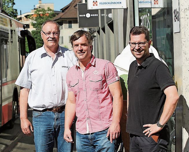 Bürgerlicher Fototermin in der Vorstadt: Stefan Geiges (CVP), Michael Hodel (EVP) und Sandro Erné (FDP).Bild: PD