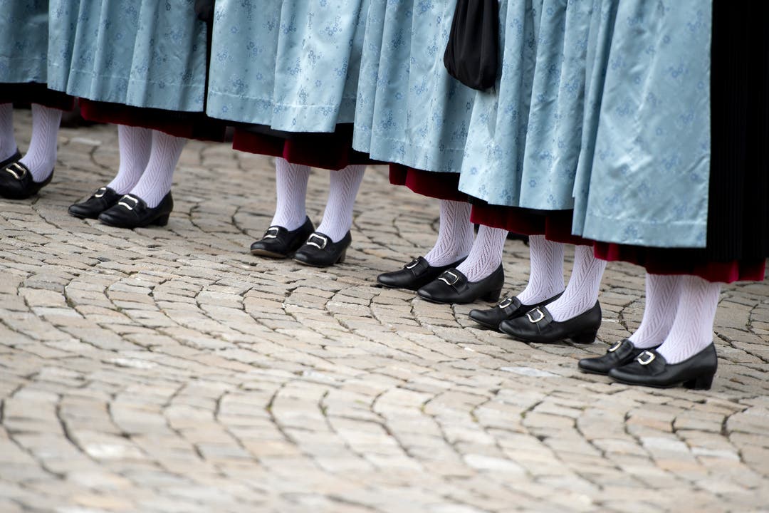 Die Ehrendamen mit ihrem schicken Schuhwerk. (Bild: Maria Schmid, 23. August 2019)