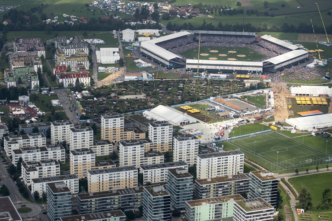 Luftaufnahme der Schwingarena Zug. (KEYSTONE/Alexandra Wey, 24. August 2019)