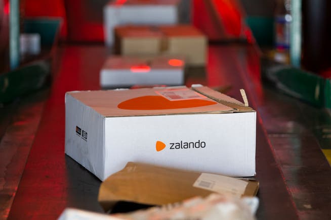 Ein Paket von Zalando. (Symbolbild: KEYSTONE/Peter Klaunzer) 