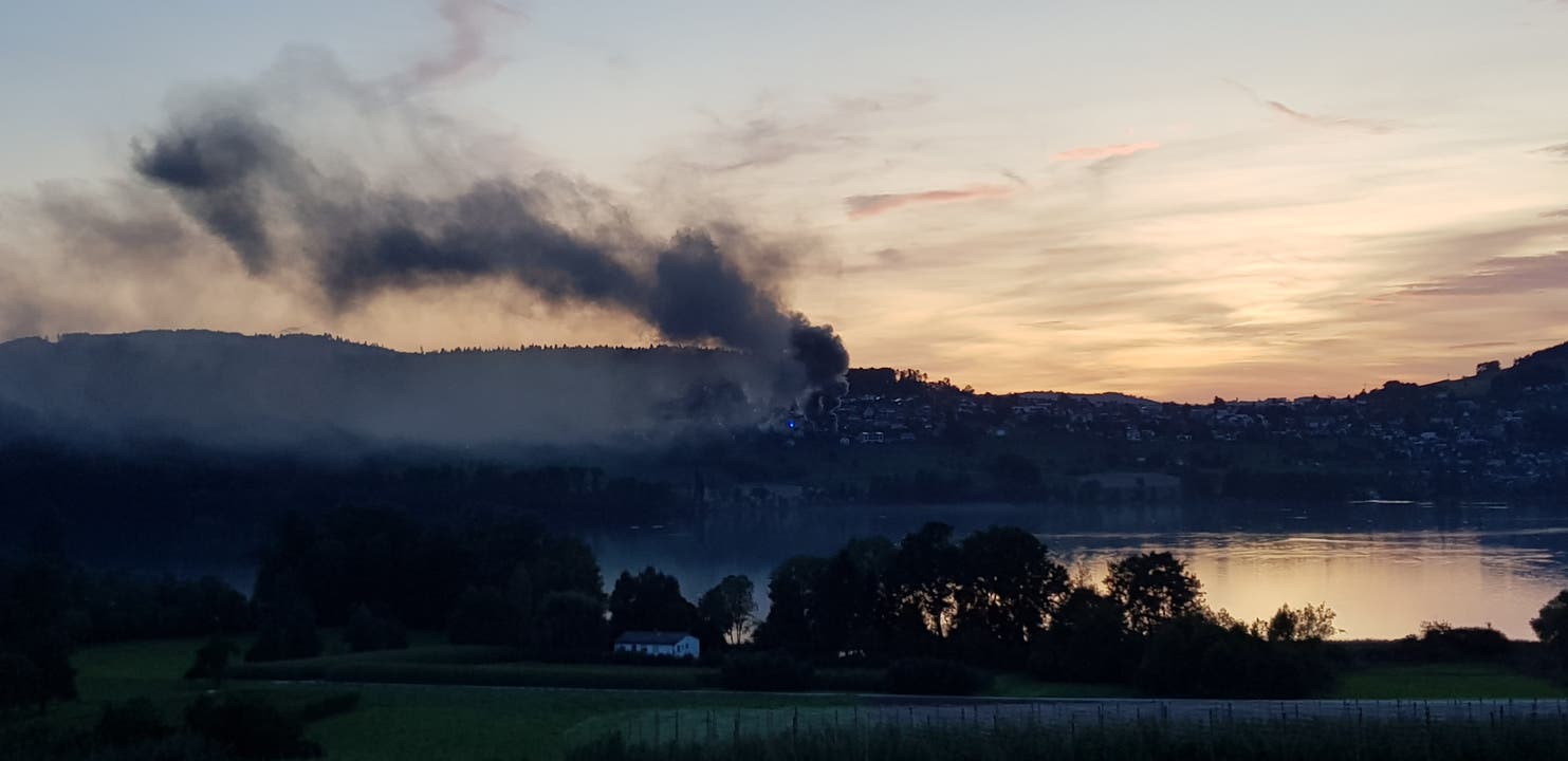 Brand in Beinwil am See. (Bild: Leserreporterin/Vreni Schmidli)