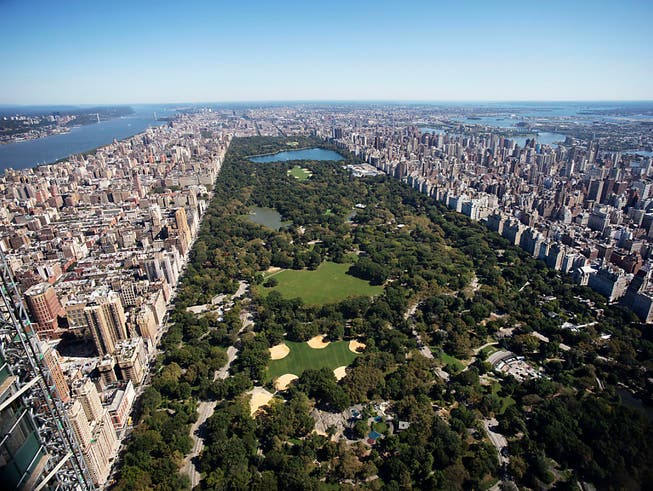 Der New Yorker Central Park soll laut Angaben der Parkverwaltung vom Mittwoch für über 100 Millionen Dollar umgebaut werden. (Bild: KEYSTONE/AP/MARK LENNIHAN)