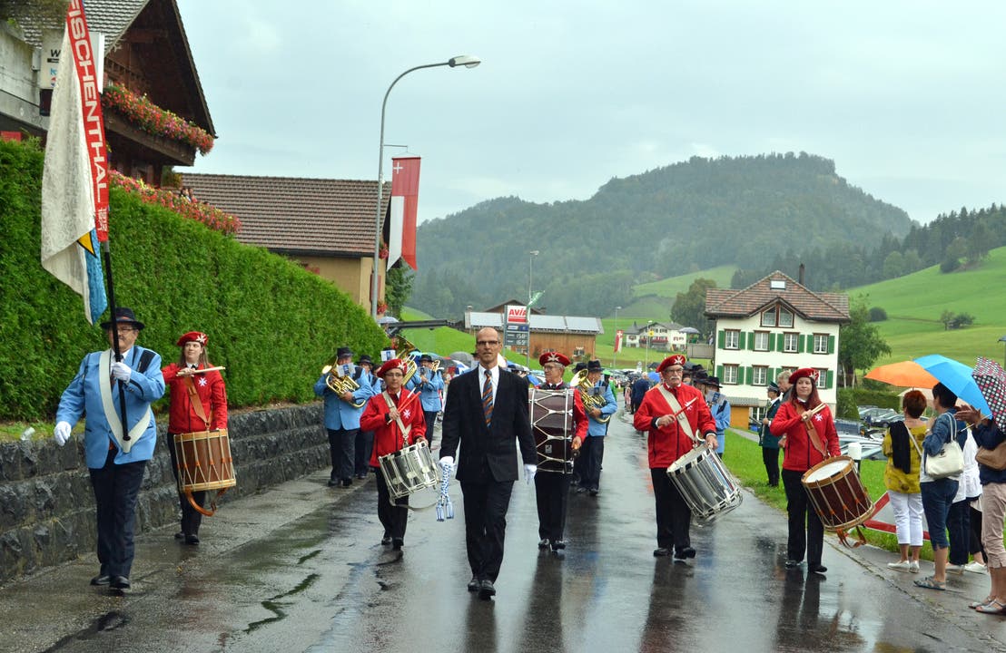 Gäste aus dem Nachbarkanton: Die Harmoniemusik Fischenthal unter der Leitung von Erich Hintermann. (Bild: Peter Jenni)
