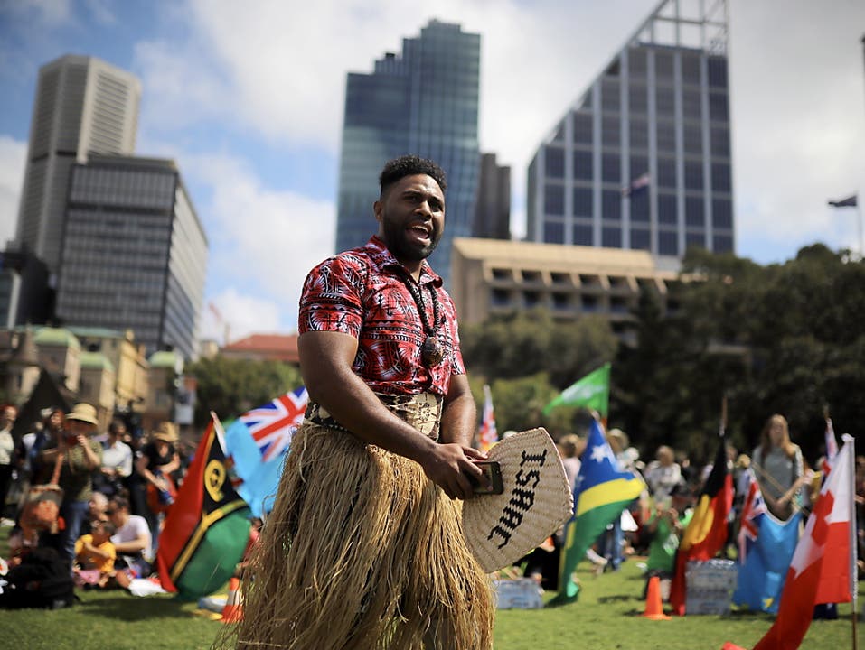 Demonstranten am Klima-Protest in Sydney verlangen von der Regierung und der Wirtschaft Massnahmen, um den CO2-Austoss bis 2030 auf Null zu senken. (Bild: KEYSTONE/EPA AAP/STEVEN SAPHORE)