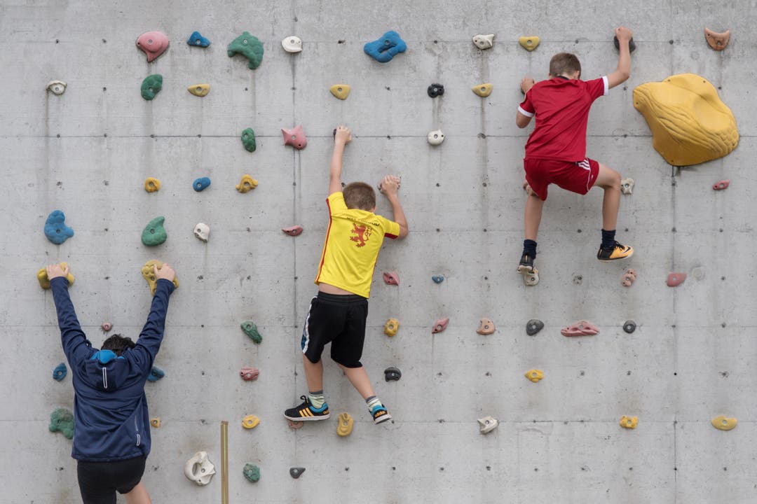 Klettern war aber auch keine offizielle Disziplin am kantonalen Schulsporttag. (Bild: Pius Amrein, Willisau, 24.9.2019)