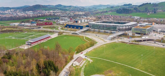 Das Breitfeld im Westen der Stadt St.Gallen: Hier könnte das Eidgenössische Schwing- und Älplerfest 2015 ausgetragen werden. Im Kybunpark gäbe es Public Viewing.Bild: Urs Bucher (16. April 2019)