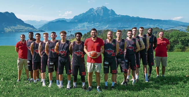 Ist bereit, einen weiteren Schritt nach vorne zu machen: Swiss Central Basketball mit Coach Danijel Eric (mit Ball). (Bild: Daniel Schriber (Weggis, 15. September 2019))