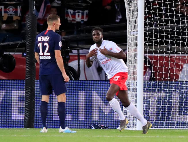 Thomas Meunier (12) kassierte mit PSG die erste Heimniederlage seit Mai 2018. Boulaye Dia traf in der Nachspielzeit zum 2:0. (Bild: KEYSTONE/AP/MICHEL EULER)