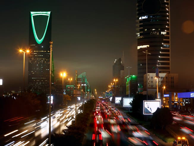 Das Königreich Saudi-Arabien will künftig Visa für Touristen ausgeben - ein historischer Entscheid in dem erzkonservativem Land. (Archivbild von Riad) (Bild: KEYSTONE/AP/AMR NABIL)