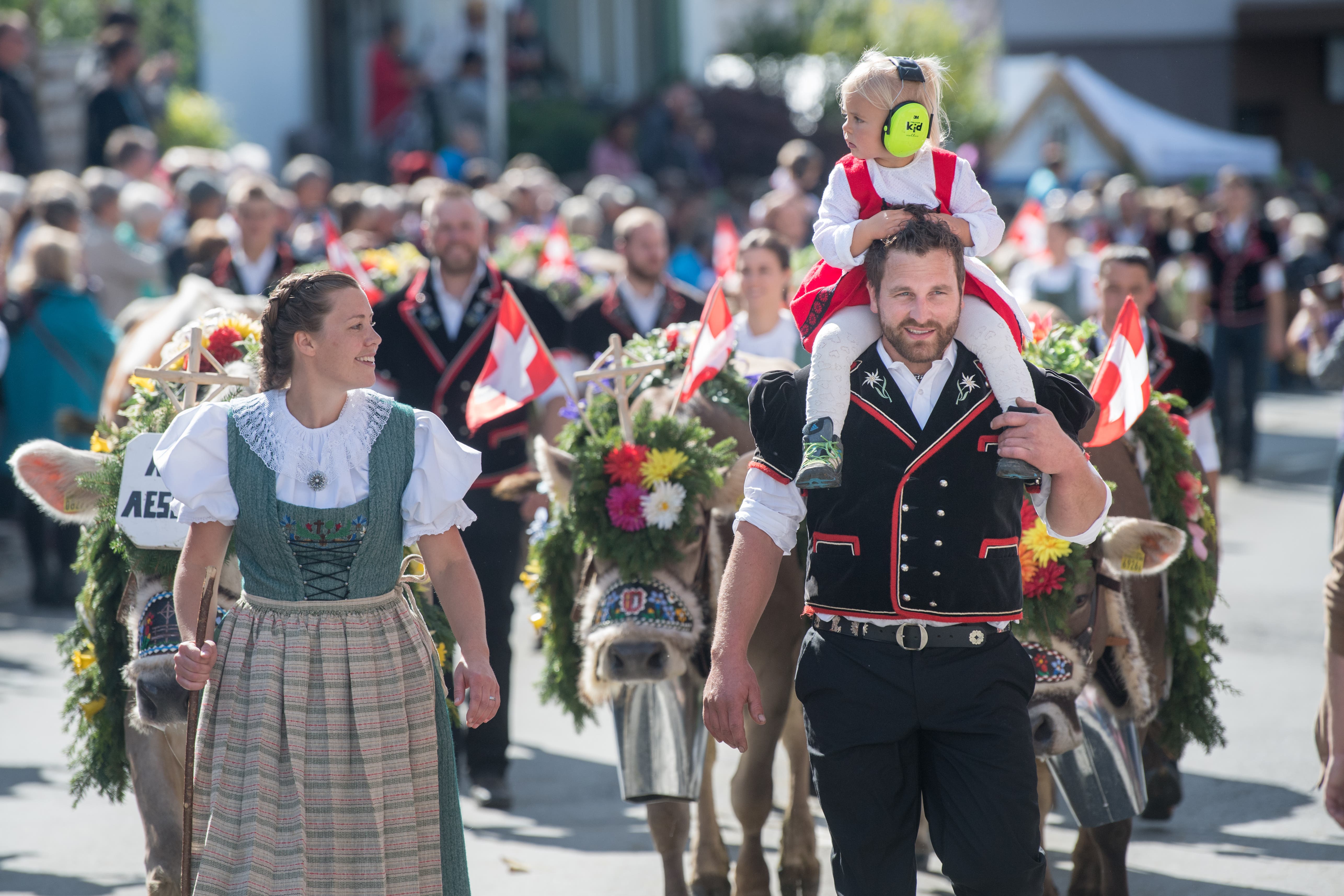 Familie Schmid von der Alp Äschi. (Bild: Boris Bürgisser)