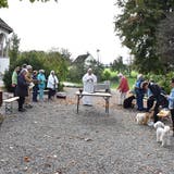 Der Tiersegnungs-Gottesdienst mit Pater Peter Suffel im Freien berührt Jung und Alt gleichermassen. (Bild: Freddy Kugler)