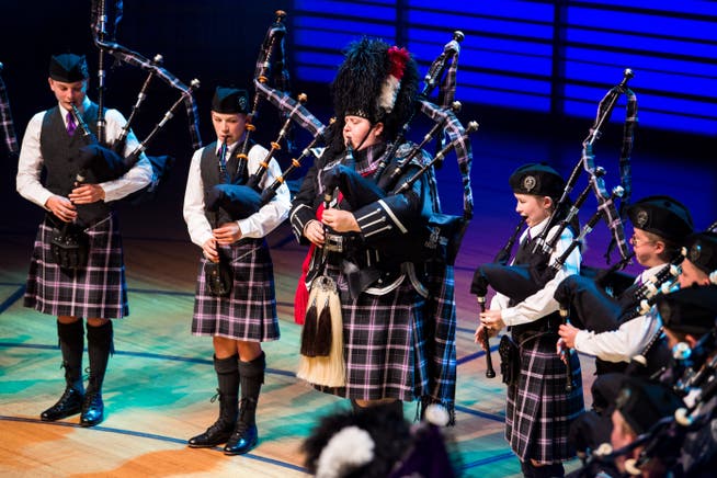 Jung und mit einem Sound, der Gänsehaut erzeugt: Die schottische Royal High Pipe Band im KKL. (Bild: Eveline Beerkircher, 28. September 2019)
