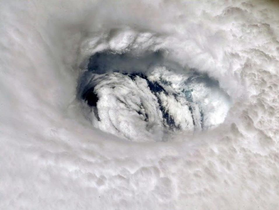 Der Hurrikan «Dorian» vom Weltraum aus: Die Nasa veröffentlichte dieses Bild, geschossen von Astronaut Nick Hague, der sich derzeit in der Raumstation ISS befindet. (Bild: Keystone/EPA NASA/NASA HANDOUT)