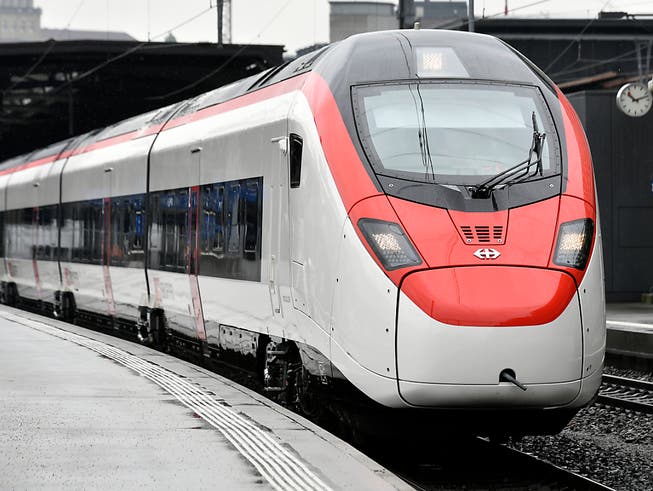 Auch der Gotthardzug Giruno von Stadler Rail rollt jetzt auf dem SBB-Netz. (Bild: KEYSTONE/WALTER BIERI)