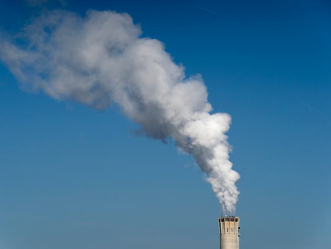 Unternehmen, die Mitglied der Energie-Agentur der Wirtschaft sind, haben ihren CO2-Ausstoss kontinuierlich gesenkt. (Bild: KEYSTONE/GAETAN BALLY)