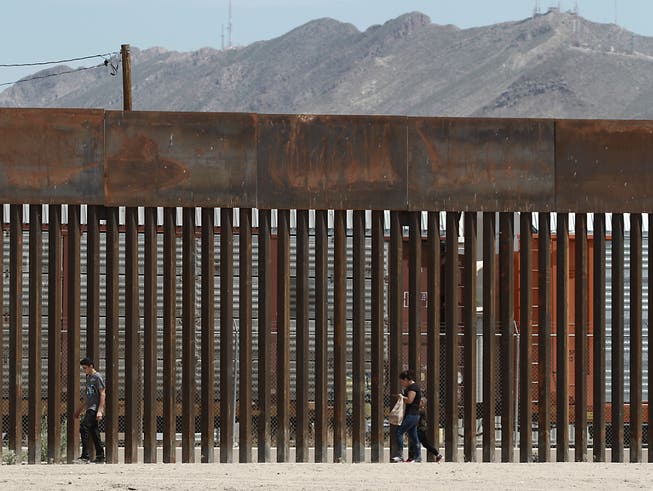Das US-Verteidigungsministerium hat 3,6 Milliarden Dollar für Präsident Donald Trumps geplanten Bau einer Mauer an der Grenze nach Mexiko genehmigt. (Foto: Christian Chavez / AP) (Bild: KEYSTONE/AP/CHRISTIAN CHAVEZ)
