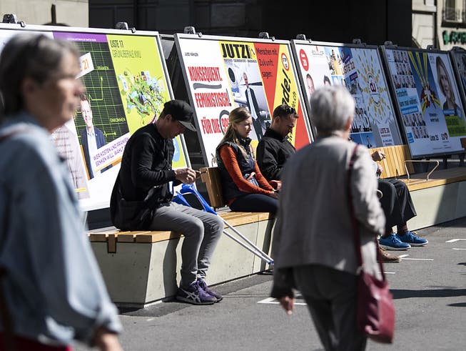 Im Kanton Genf sind rund 20 fehlerhafte Abstimmungscouverts verschickt worden. (Bild: KEYSTONE/PETER SCHNEIDER)