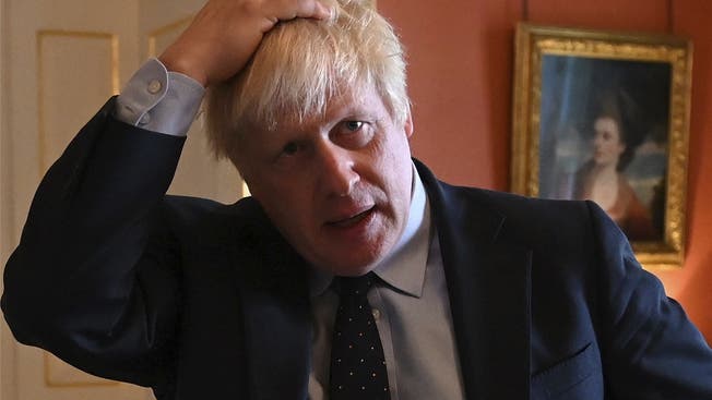 Muss nun auch Abgänge in der eigenen Partei verkraften: Premier Boris Johnson. (Bild: Keystone)