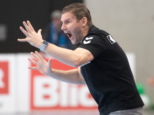Schaffhausens Trainer Petr Hrachovec muss sich mit seinem Team in der NLA-Saison schon früh ein erstes Mal geschlagen geben (Bild: KEYSTONE/MARCEL BIERI)