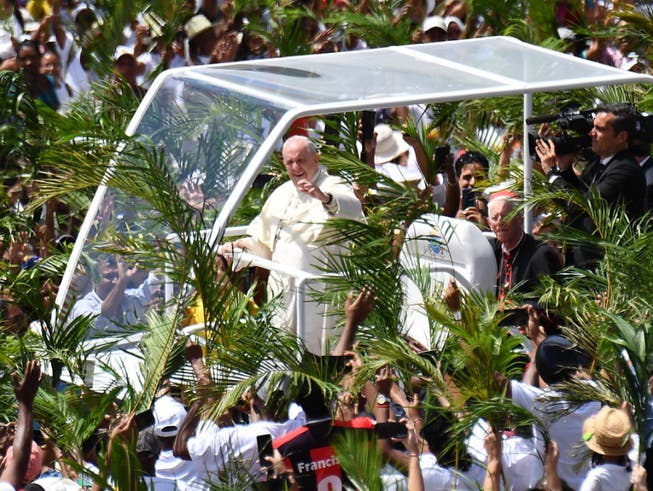 Papst Franziskus am Montag in Port Luis auf Mauritius. (Bild: KEYSTONE/EPA ANSA/LUCA ZENNARO)