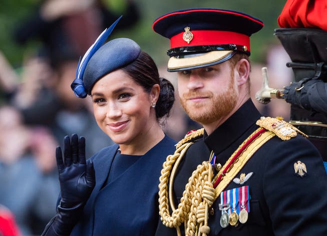 Prinz Harry und seine Frau Meghan müssen ihre königlichen Titel abgeben. 