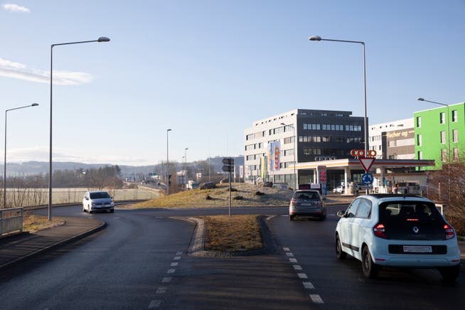 Ein Bild, das täuscht: Beim Schwyzermattkreisel in Schenkon staut sich zur Rush-Hour der Verkehr.