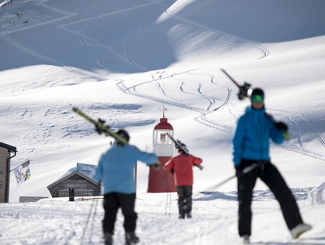 Immer mehr Skifahrer mieten für den Spass im Schnee die Skiausrüstung anstatt sich Skis oder Skischuhe zu kaufen.