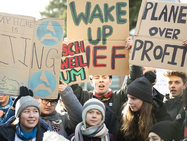 Die Weltelite muss aufwachen: Kundgebung der Klimaaktivisten in Davos (in der Mitte Greta Thunberg).