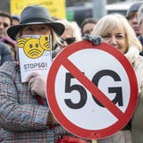 Gegner des 5G-Mobilfunknetzes warnen vor Gefahren für Gesundheit