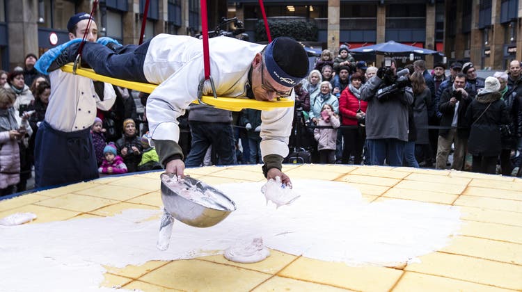 Süsser Weltrekordversuch: Gigantische  Zuger Kirschtorte soll ins Guiness-Buch der Rekorde