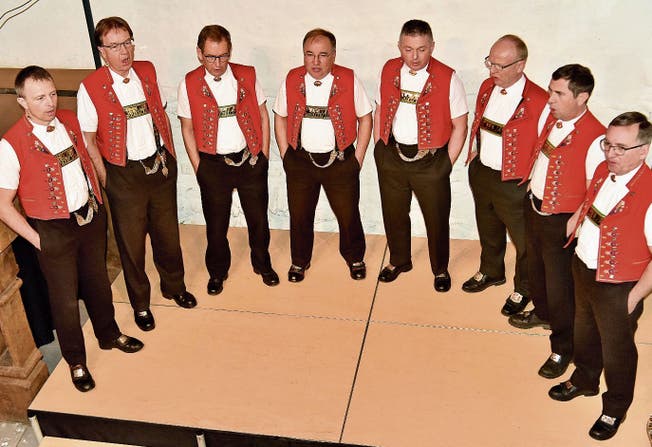 Die acht Männer mit der Engelsstimme sorgen für gute Unterhaltung an der Mitgliederversammlung des Vereins Alte Mühle Gams. 