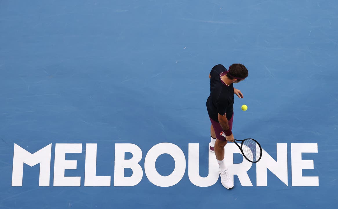 Roger Federer im Halbfinal des Australian Open in Melbourne gegen Novak Djokovic an.