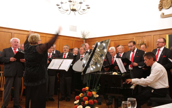 Der Männerchor Frohsinn steht unter Leitung von Heidy Gerber und zählt zu den ältesten Vereinen Oberuzwils. 