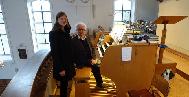 Organist Wolfgang Broedel und Registrantin Valérie Halter.