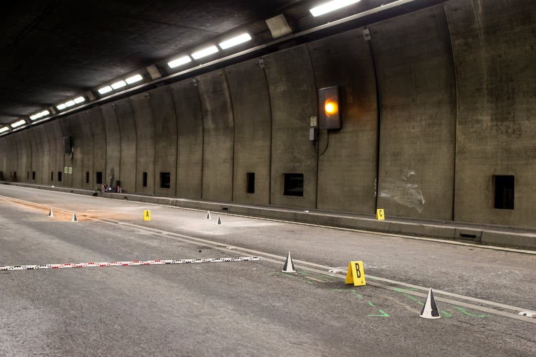 Gotthard-Passstrasse, 19. Juni: Am Nordportal des Fieud-Tunnels verunfallten sechs Personen. Sie wurden schwer verletzt.