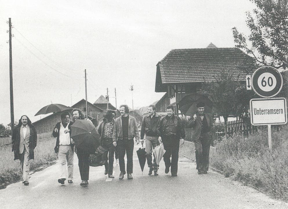  Die Gründungsmitglieder 1981 während der Aktion «Zufälligerweise Unterramsern»