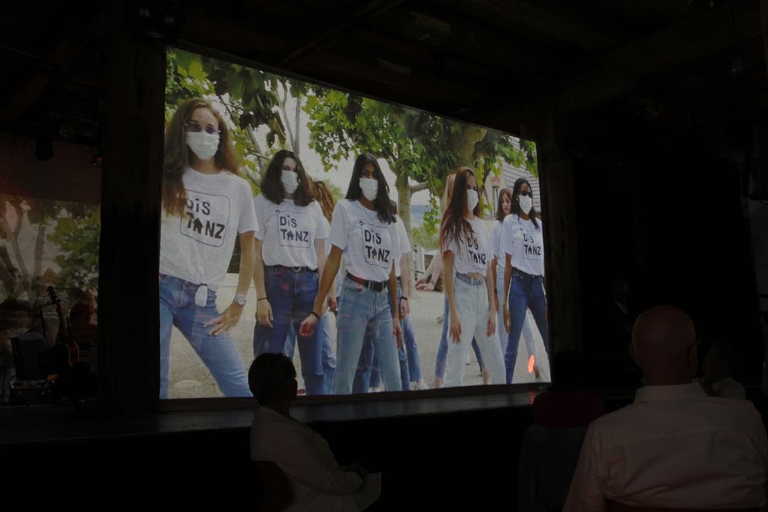 Jugendfest(t)raum Statt auf der Schützenmatt zu tanzen, hatten diese Schülerinnen einen Auftritt in der Videoinstallation.