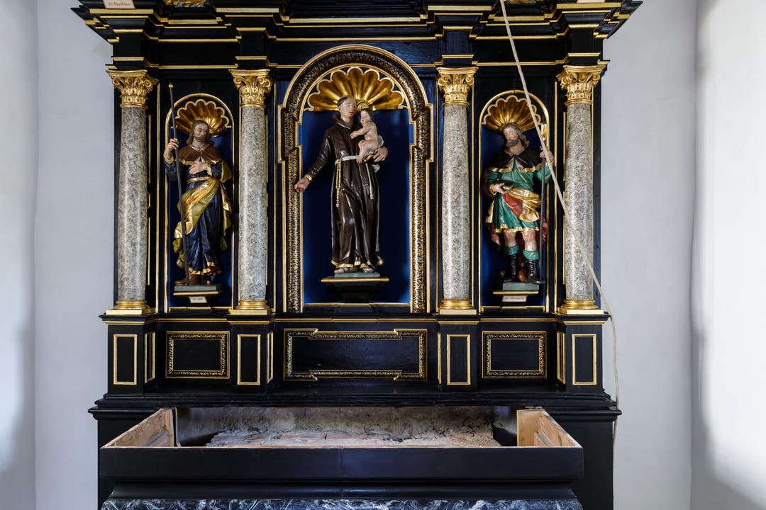 Der restaurierte Altar strahlt in neuem Glanz
