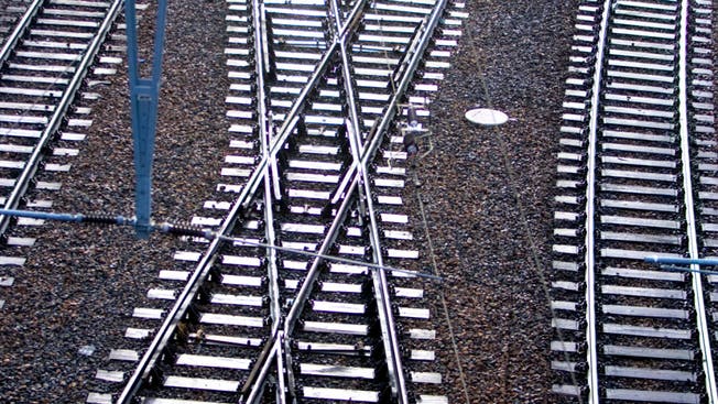 Eisenbahnstrecken auf der Südwestseite des geplanten Brüttenertunnels sollen sich in einem weiteren - kurzen - Tunnel kreuzen. (Symbolbild)