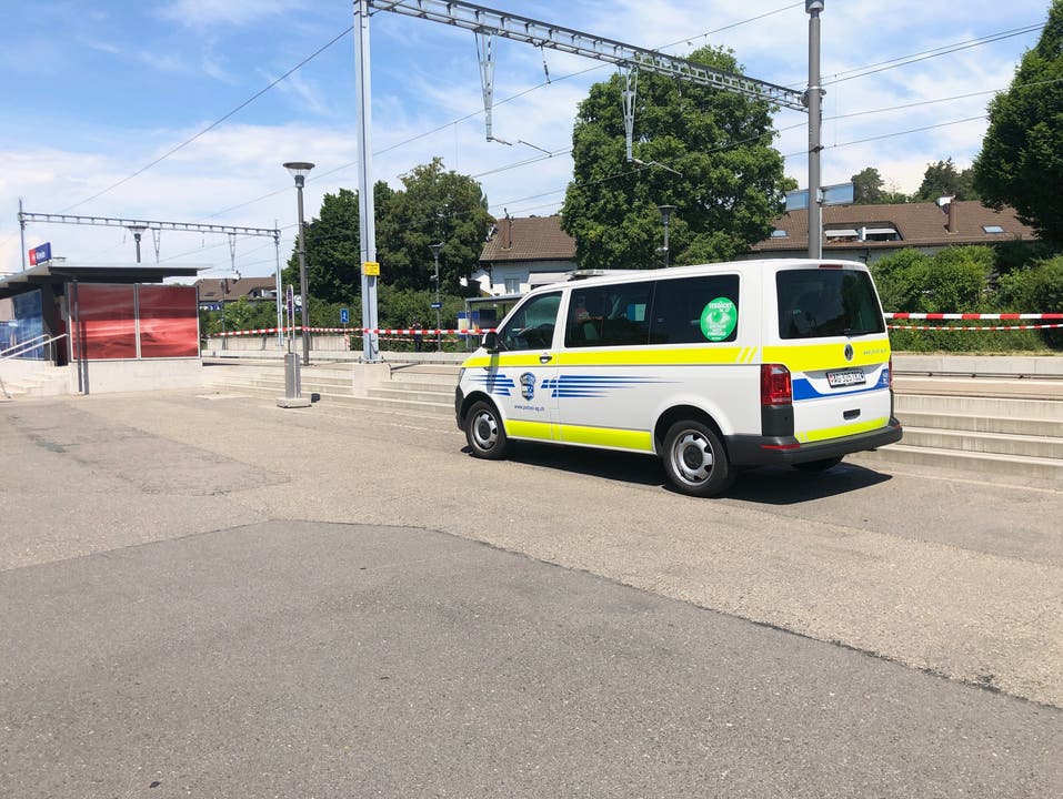 Würenlos AG, 3. Juni: Ein fast zwei Jahre altes Mädchen wird beim Bahnhof von einem Zug erfasst. Es erliegt im Spital seinen Verletzungen.