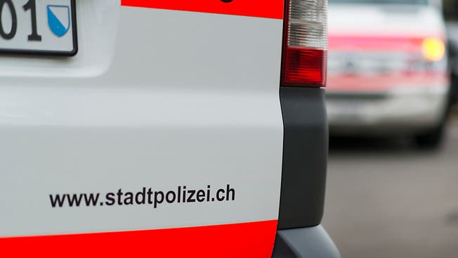 Die Polizei hat in Zürich vier 18-Jährige verhaftet, die einen anderen jungen Mann überfallen hatten. (Symbolbild)
