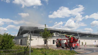 Feuerwehr löschte Brand auf dem Dach des Schüwo-Park