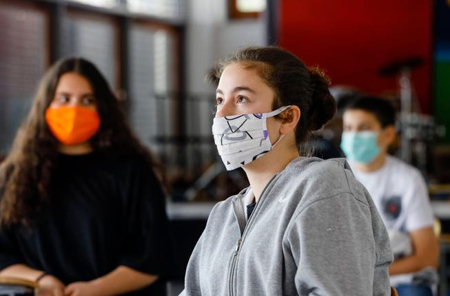 Ab nächster Woche wird auch an Aargauer Schulen Maske getragen..