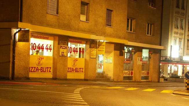 Um 1.30 Uhr nachts überfiel der Räuber den «Pizza-Blitz» in Baden. (Archivbild)