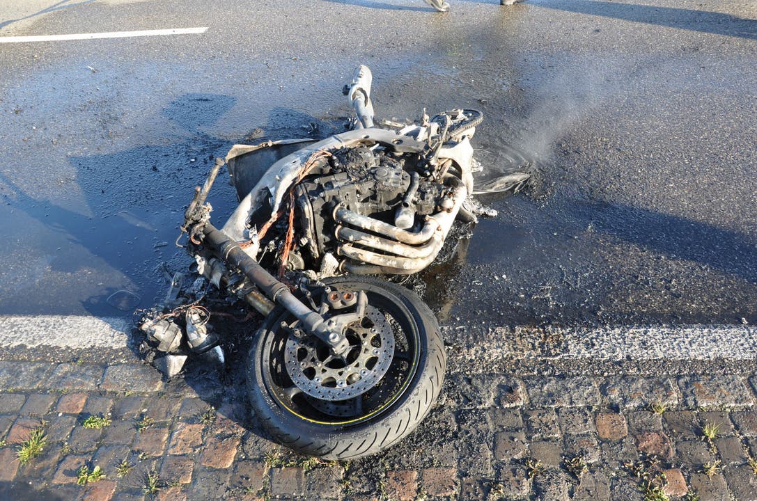 Beim Beschleunigen verlor der Motorradlenker die Kontrolle über sein Fahrzeug.